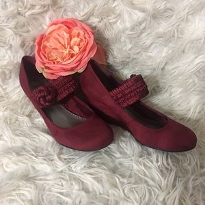 Burgundy wedge women dress shoes with bow size 7.5